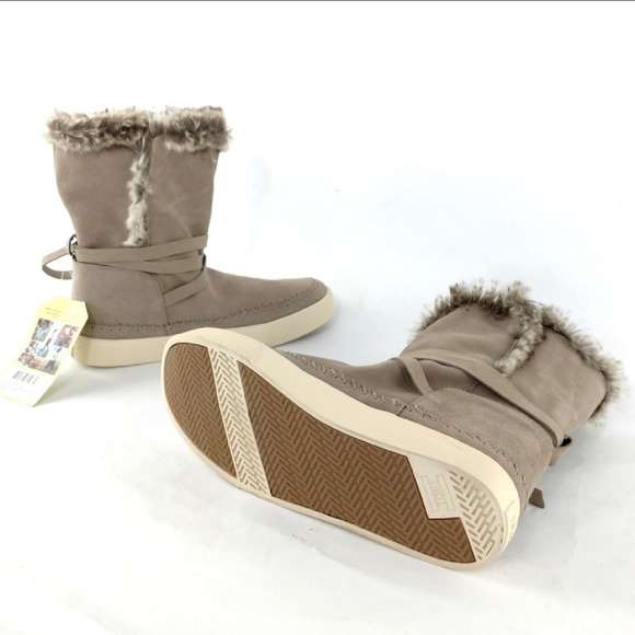 TOMS Vista Pull On faux fur waterproof Boot 6.5 - Picture 5 of 7
